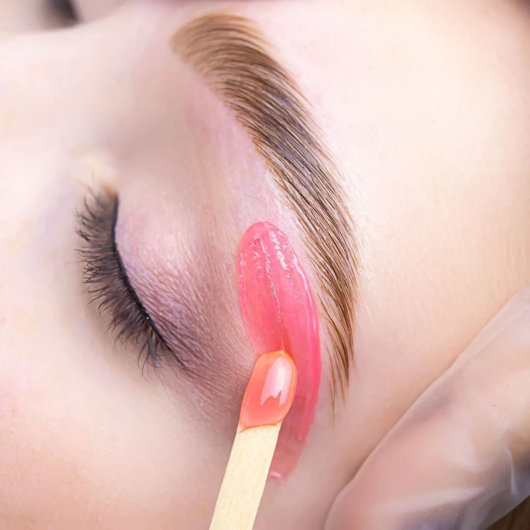 Augenbrauen-Waxing im Kosmetikstudio Ale Beauty Zürich